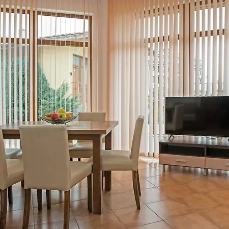 فيلة Montemar Villas *